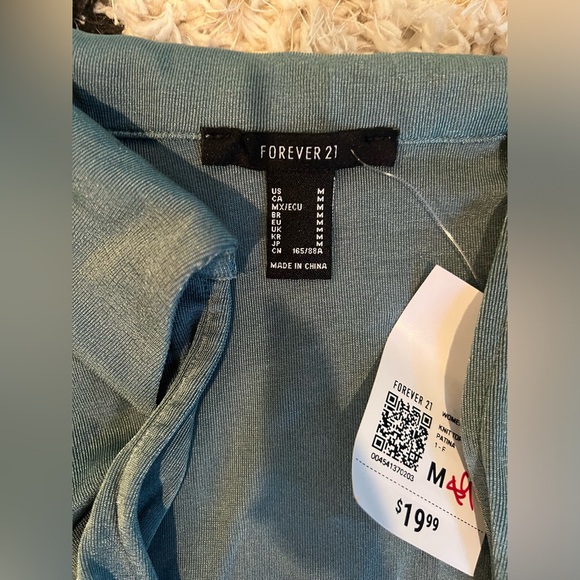 Forever 21 long sleeve sheer blouse. Size Medium. New with tags. - Picture 4 of 5